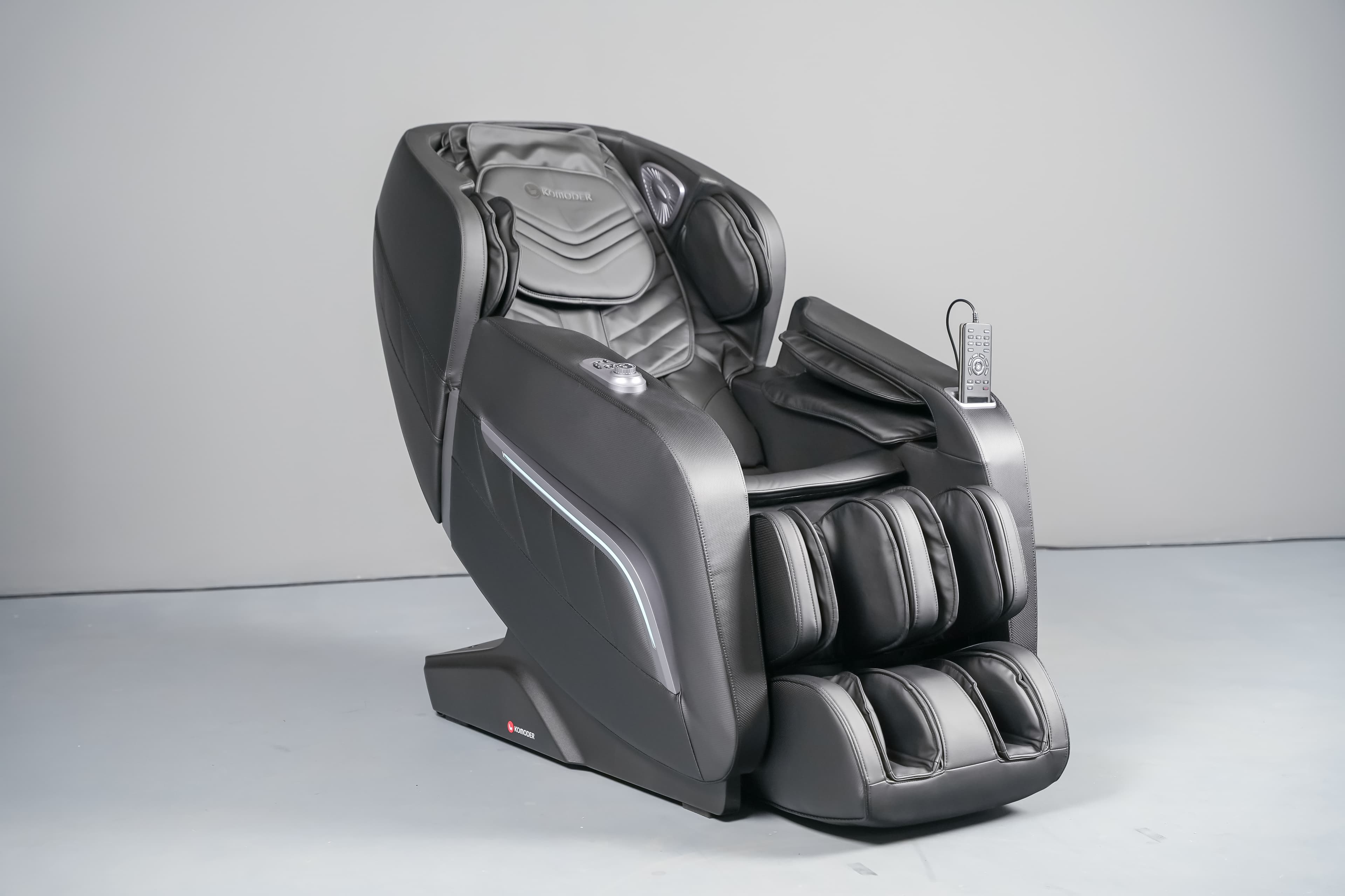FOCUS II Black Resealed Massage Chair