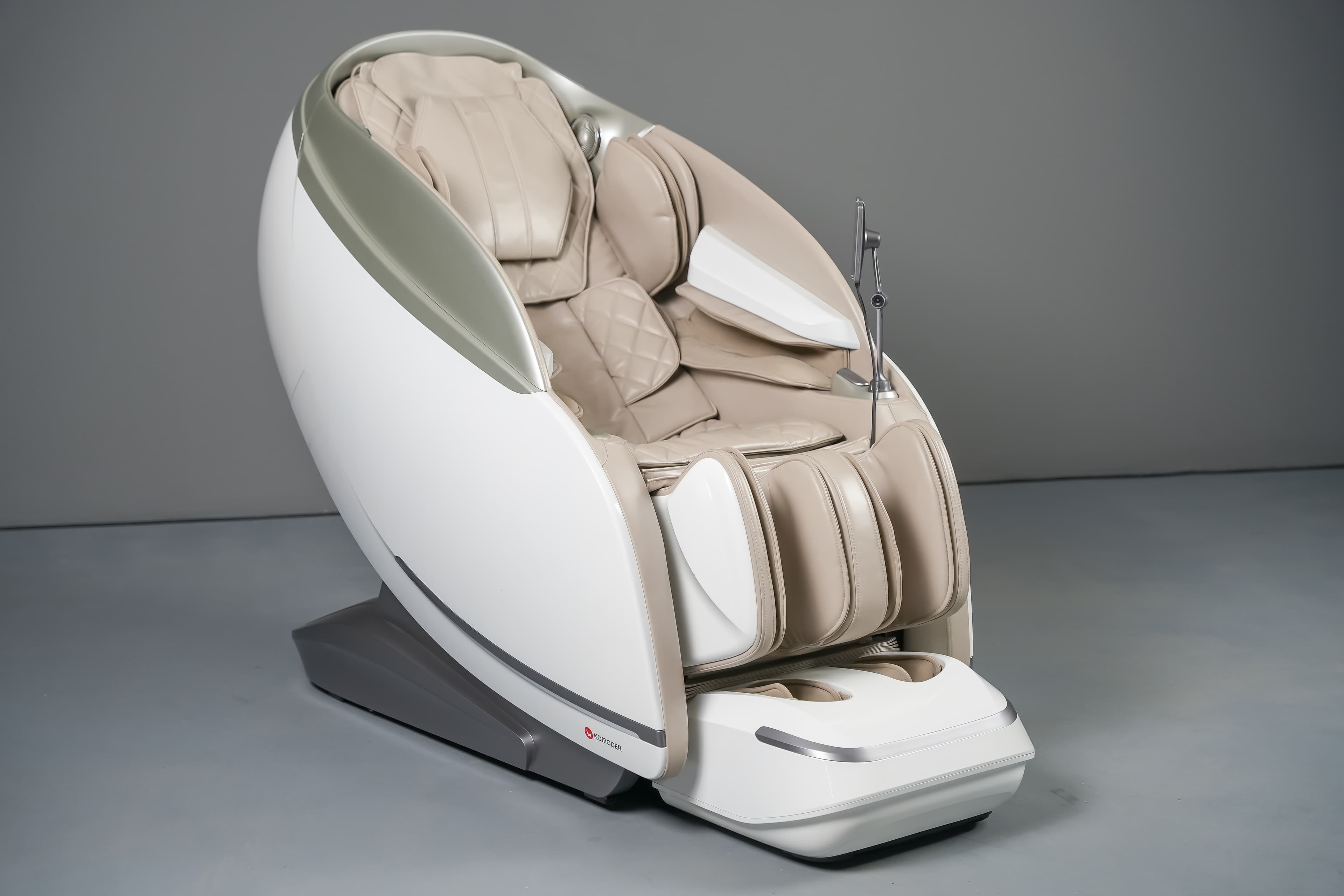 THERAPEUTIX 4D white colour resealed massage chair