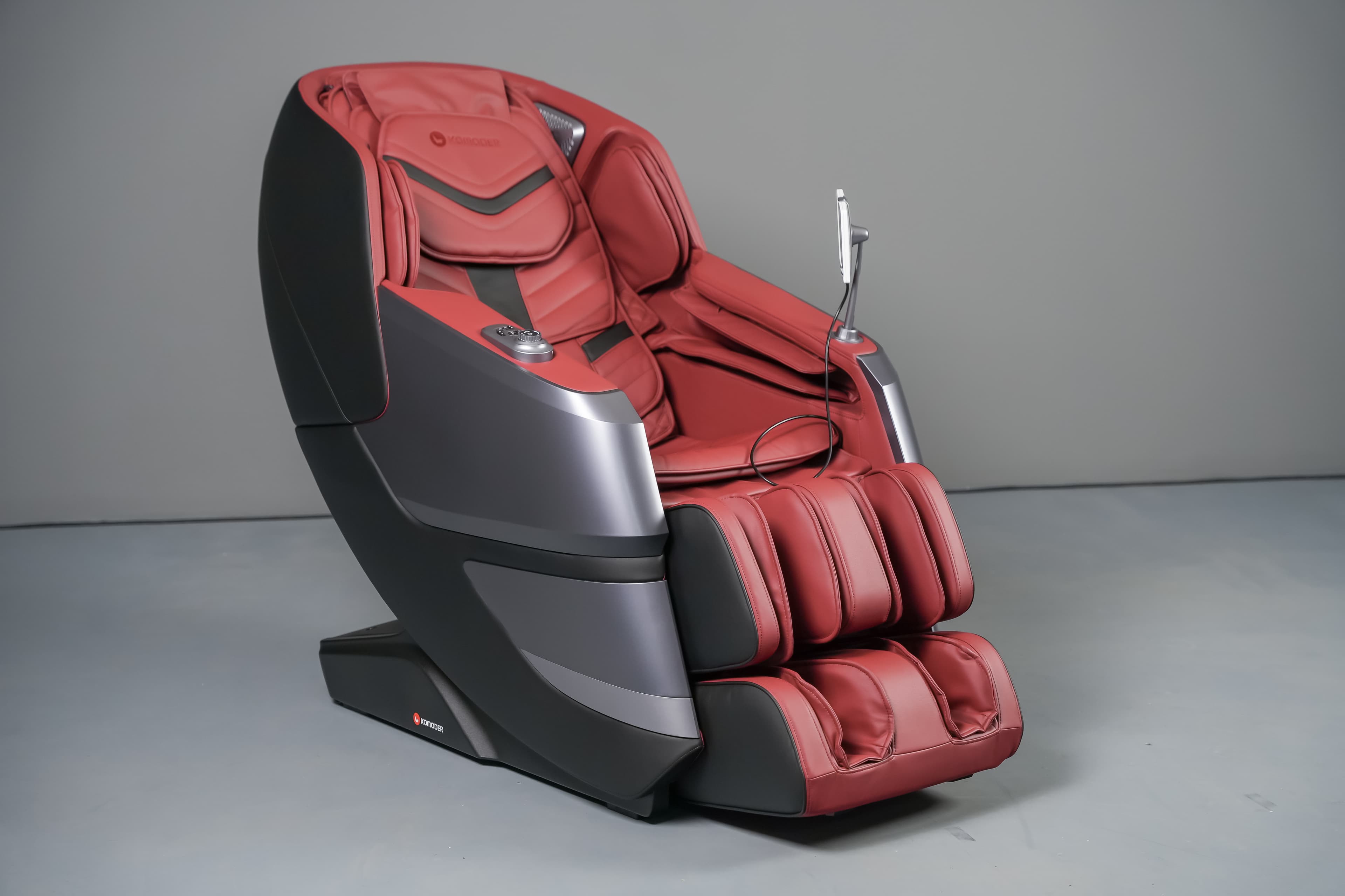 FOCUS III Black-Red Resealed Massage Chair