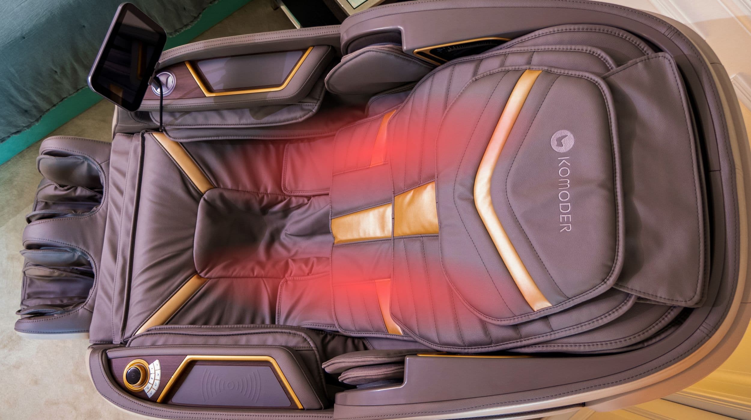 The Heated Shawl. An innovative heating function for the shoulders, back, waist, and abdomen.